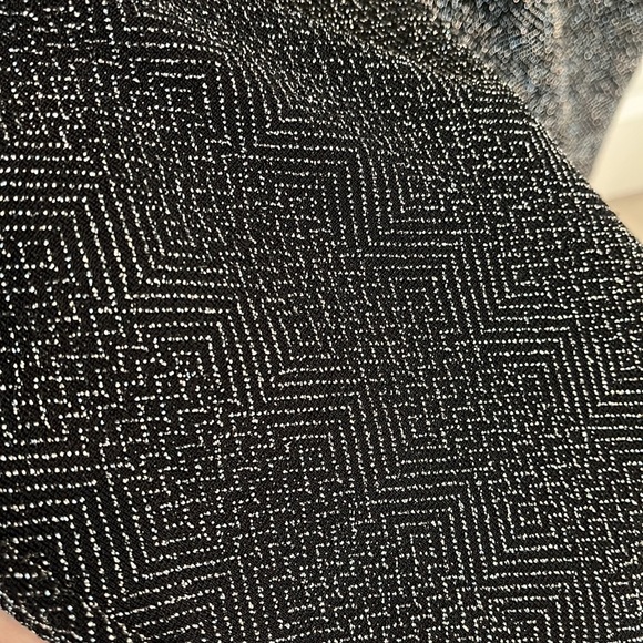 H&M black and silver stretchy skirt - Picture 2 of 3